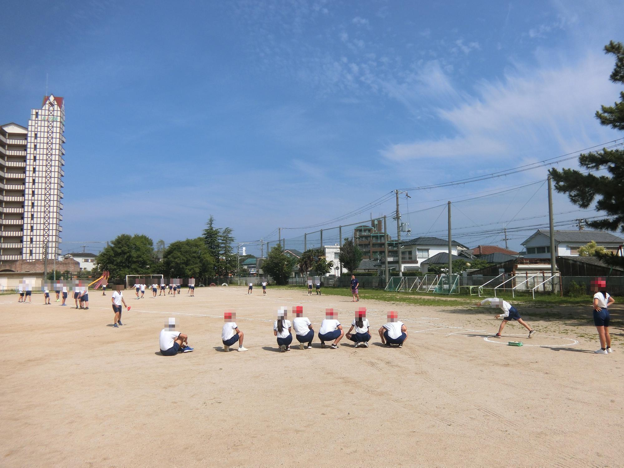 ソフトボール投げ