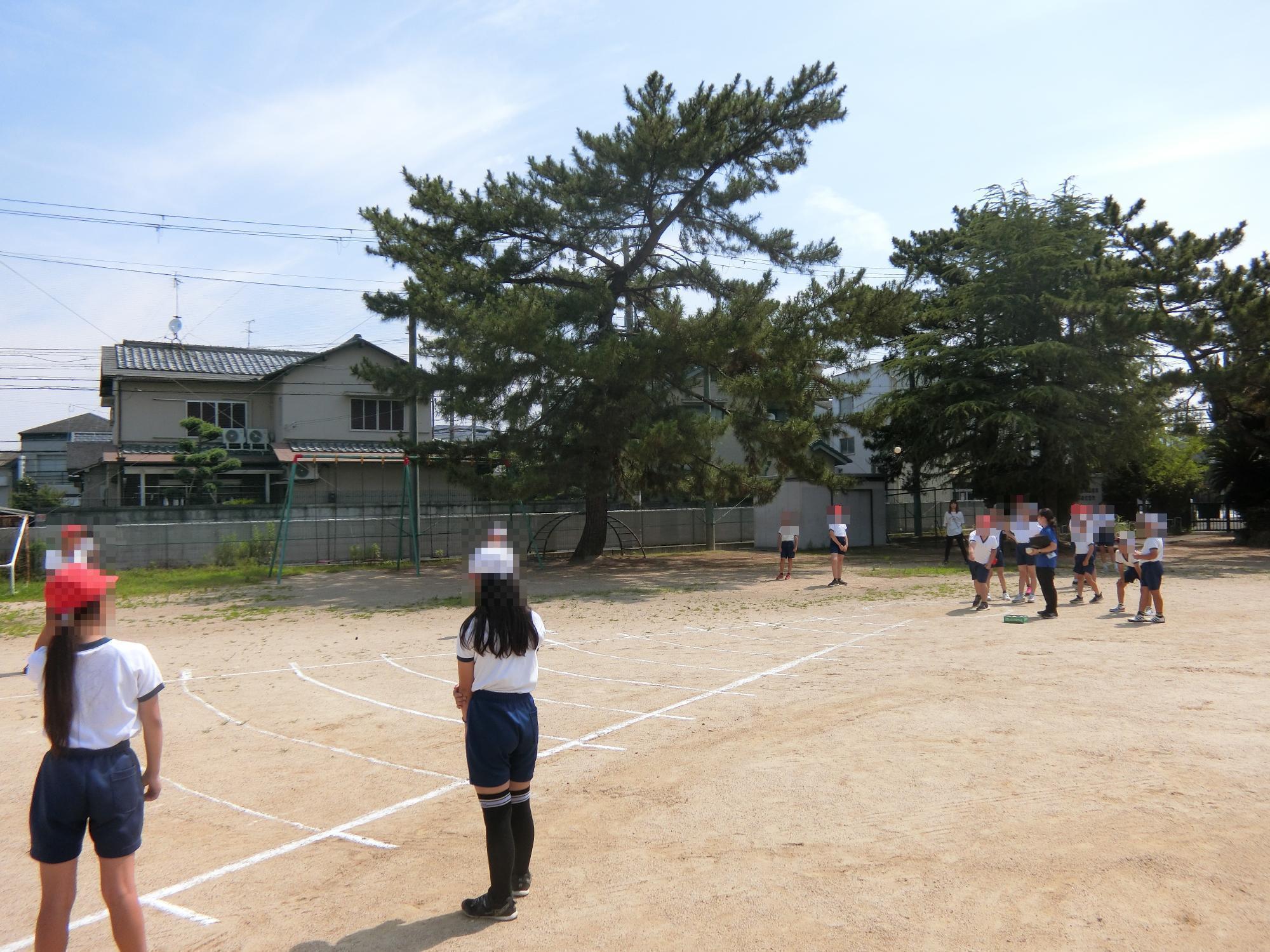 ソフトボール投げ