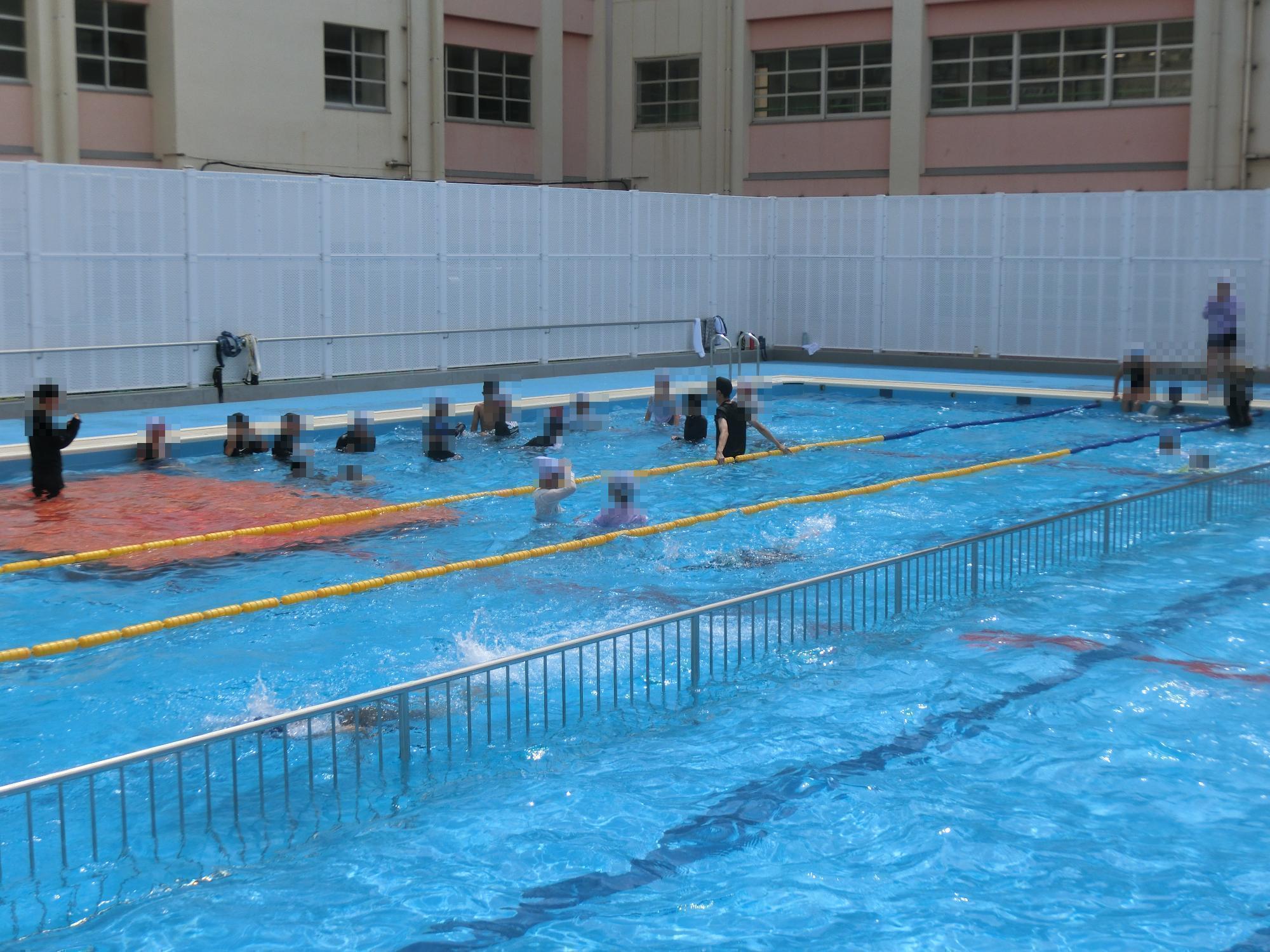 学校水泳