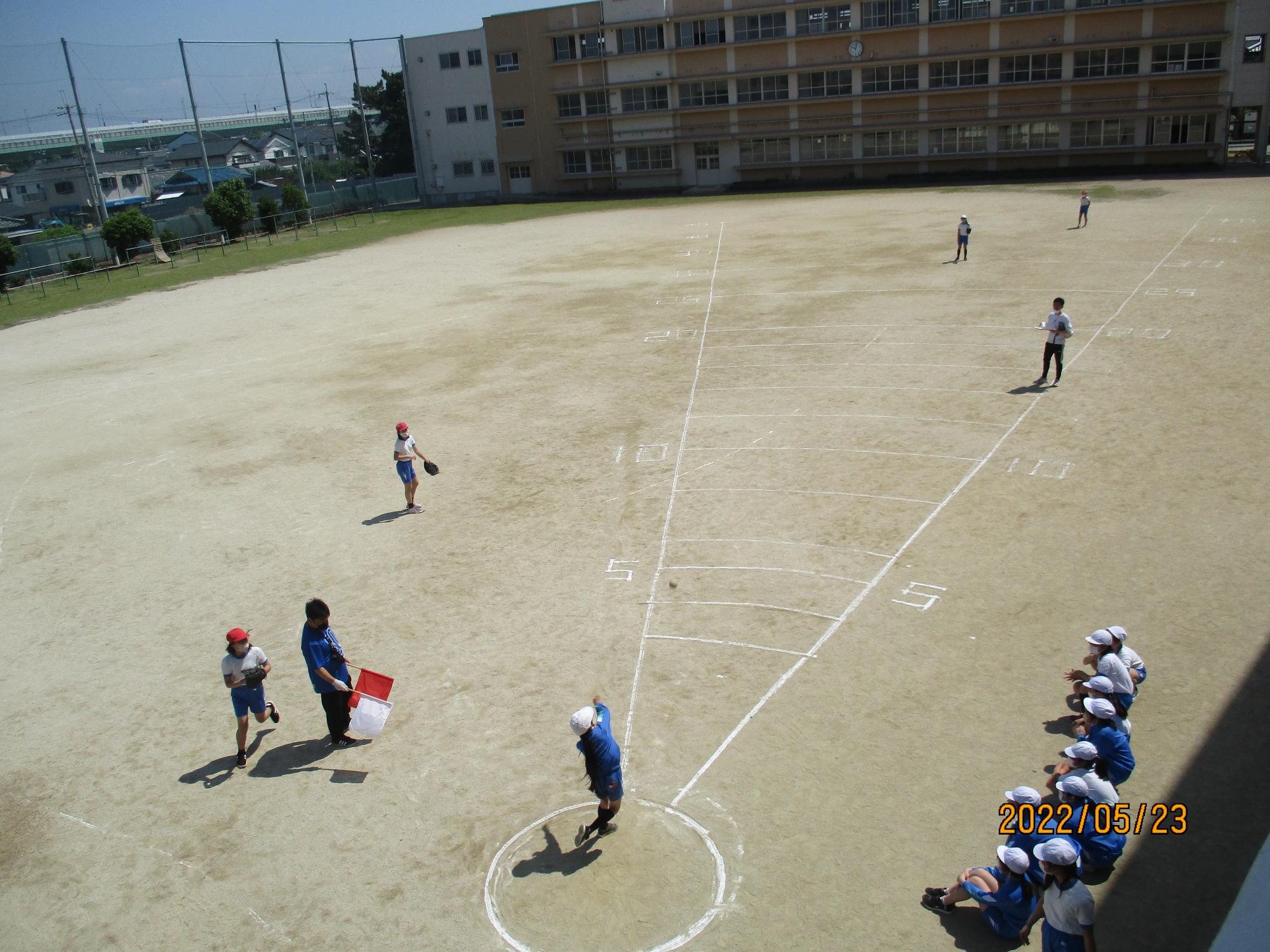 ソフトボール投げ