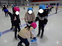 アイススケートをしている様子