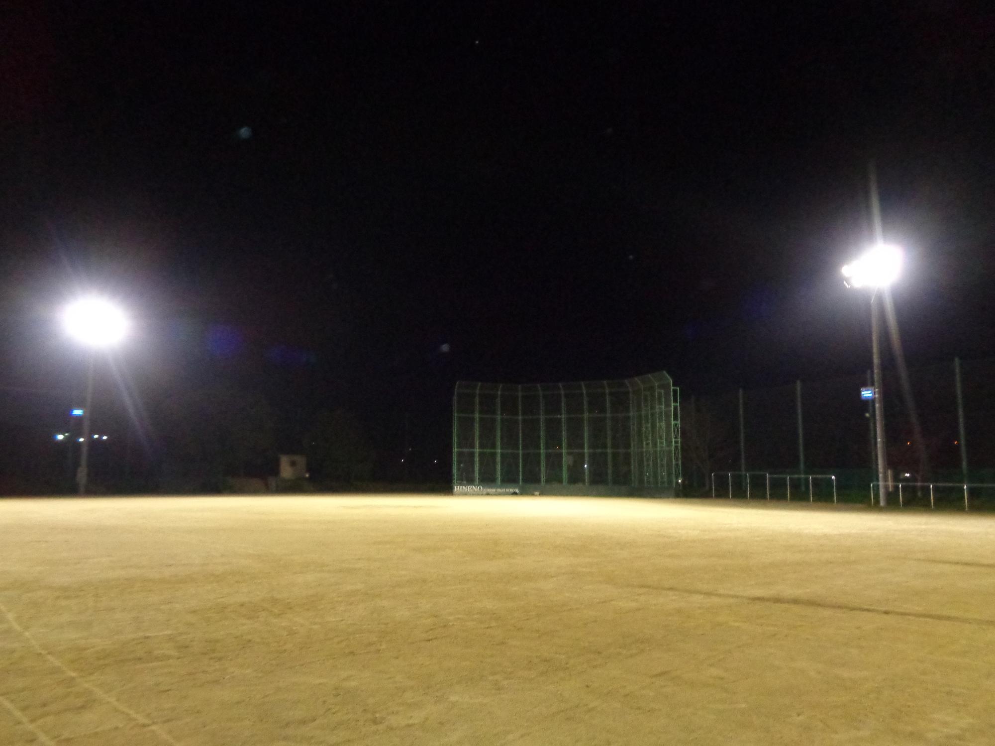 日根野中学校グラウンド屋外照明の写真